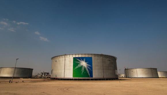 Tanques de petróleo de marca en las instalaciones petroleras de Saudi Aramco en Abqaiq, Arabia Saudita. (Foto: REUTERS/Maxim Shemetov).