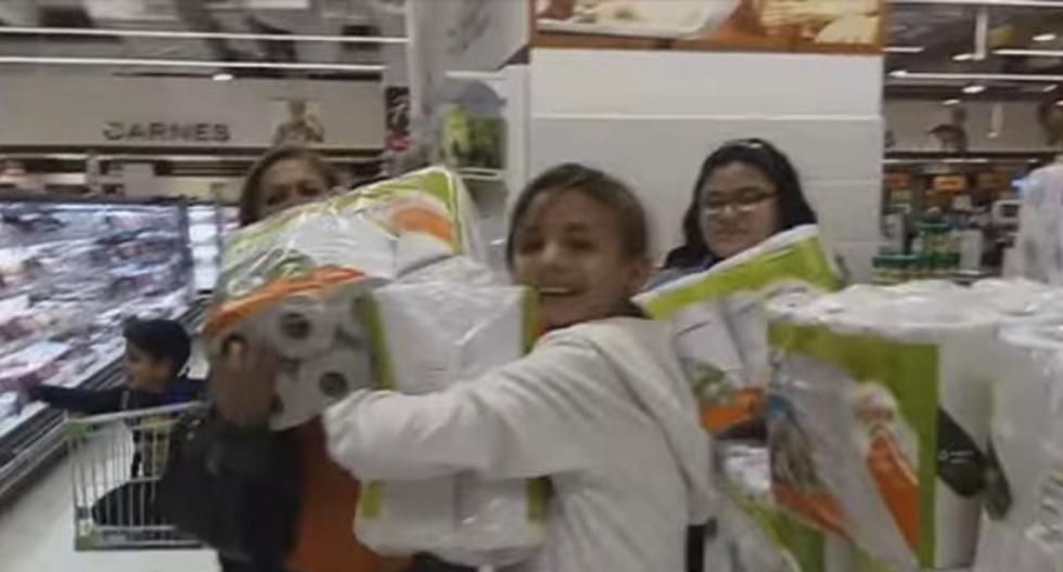 Venezolanos registraron en video su visita a un supermercado en el Perú. (Foto: Captura YouTube)