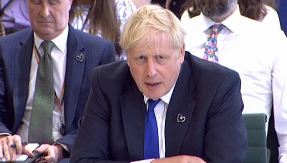 Boris Johnson comparece ante el Parlamento británico y dece que quiere “seguir adelante”. (AFP).