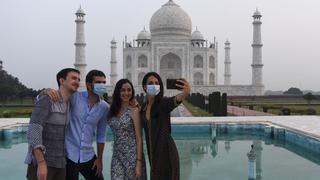 Los turistas vuelven al Taj Mahal pese al aumento de casos de coronavirus en la India | FOTOS