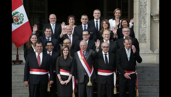 Mercedes Aráoz juró como nueva presidenta del Consejo de Ministros y, junto a ella, cinco nuevos integrantes del Gabinete Ministerial. Entre ello, Claudia Cooper (MEF), Idel Vexler (Minedu) y Carlos Bruce (Ministerio de Vivienda). (Foto: Anthony Niño de Guzmán / El Comercio)