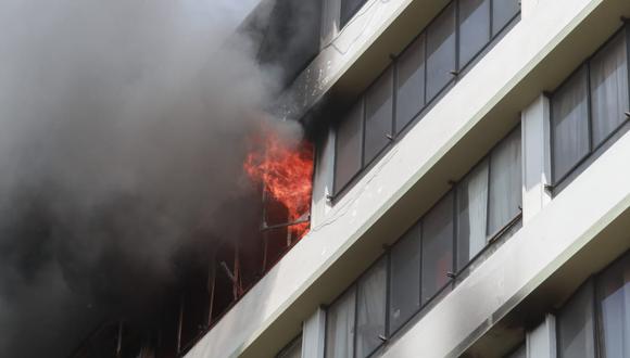 Incendio se registró en edificio del jirón Camaná, en el Cercado de Lima (Foto: Lino Chipana / El Comercio)