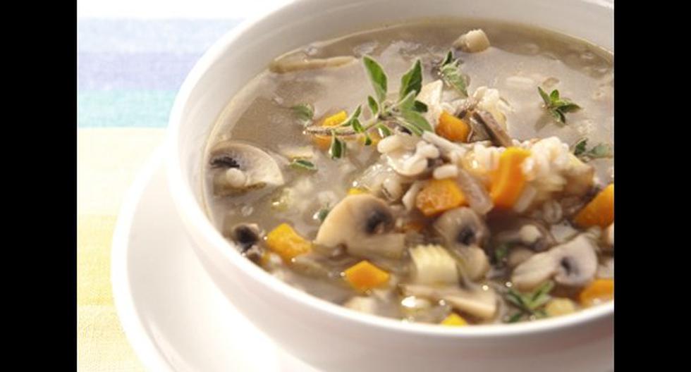 Aprende a preparar una deliciosa sopa de cebada y hongos. (Foto: Difusión