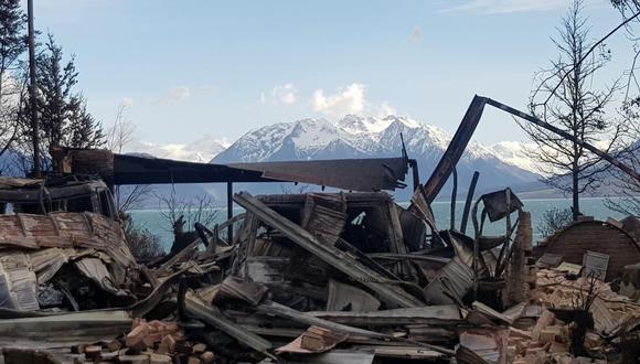Esta foto muestra el daño causado por los incendios forestales de la Isla Sur, en el lago Ohau. (Cortesía de Gary Kircher / AFP)