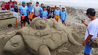 Crean asombrosas esculturas de arena en playa de Lima [FOTOS]