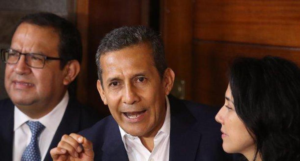 Ollanta Humala y su esposa visitaron las oficinas de la Fiscalía anticorrupción. (Foto: EFE)
