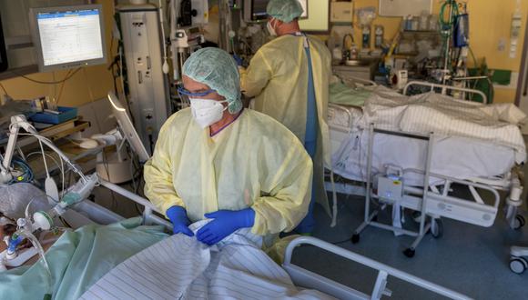 Imagen referencial. Pacientes de coronavirus en el University Hospital de Halle. (Foto: AP)