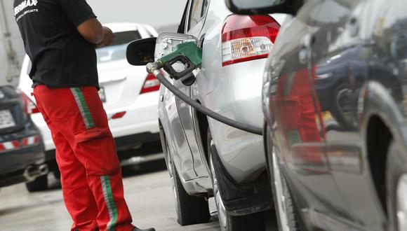 Los precios de los combustibles varían día a día. Conoce aquí dónde encontrar las tarifas más bajas en los grifos de la capital. Foto: GEC)