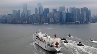 Buque hospital deja Nueva York al declinar casos de coronavirus | FOTOS