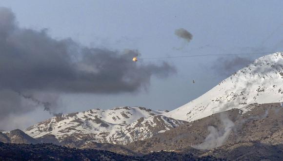 El sistema de defensa antimisiles Cúpula de Hierro de Israel intercepta cohetes disparados desde el sur del Líbano sobre el área de Har Dove el 10 de marzo de 2024. (Foto de Jalaa MAREY / AFP)