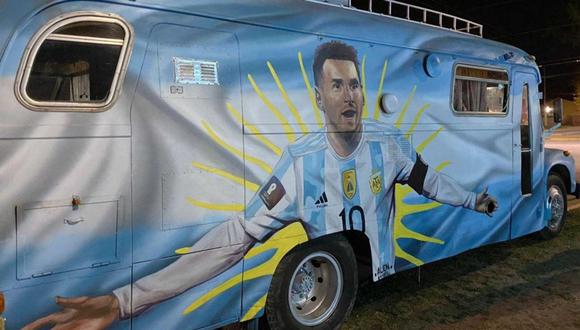 Vehículos clásicos transportan a Messi, Di Maria y toda la ‘Scaloneta’