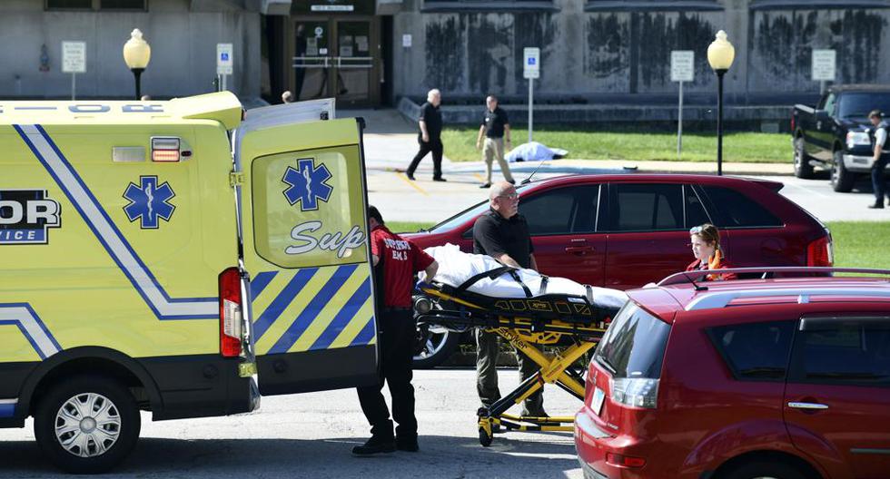 At least 2 dead and 1 injured in shooting near an Illinois courthouse