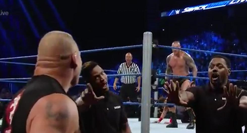 Brock Lesnar le aplicó su poderosa F5 a Randy Orton EN SmackDown (Foto: WWE)