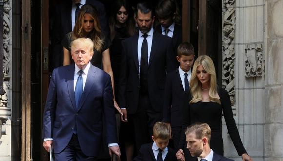 A la ceremonia asistieron, además de los hijos de Ivana con Donald Trump, la actual esposa del expresidente, Melania Trump, además de sus hijos Barron y Tiffany. (Foto: Reuters)