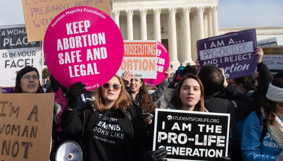 La Corte Suprema de los Estados Unidos acordó el viernes escuchar un desafío a una ley restrictiva sobre el aborto en Luisiana, abordando un tema de punto crítico que servirá como prueba para dos nuevos jueces conservadores designados por el presidente Donald Trump. (Foto: AFP9.