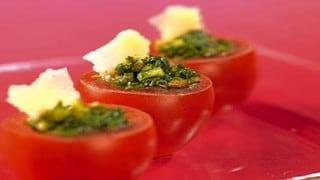 Tomates cherry rellenos con pesto de hierbas