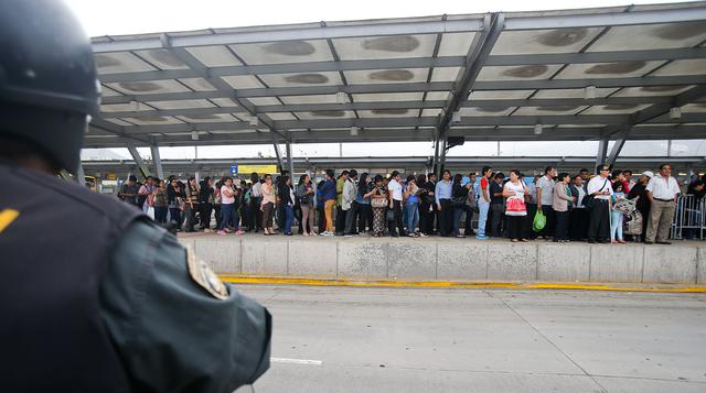 Caos en el Metropolitano por falta de buses en hora punta - 3