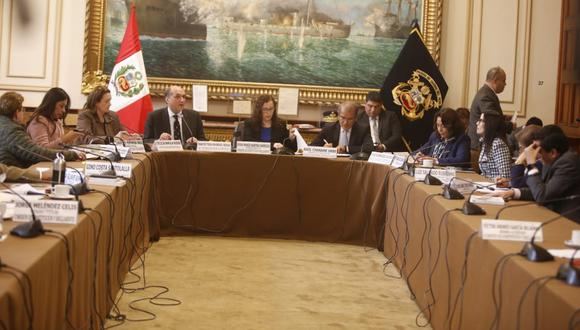 A la sesión asistieron invitados para opinar sobre la paridad y alternancia propuesta por el Ejecutivo. (Foto: Mario Zapata / GEC)