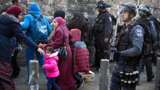 Israel: Palestinos con explosivos matan a policía en Jerusalén