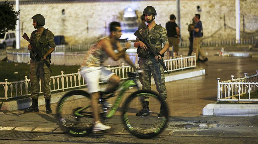 Turquía: Las fotos de los militares tomando las calles - 2