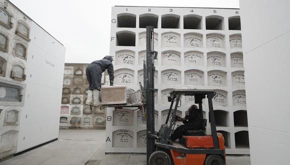 Según información oficial del Ministerio de Salud, en este mes se produjeron 5.504 muertes producto del coronavirus. (Foto: Archivo GEC)