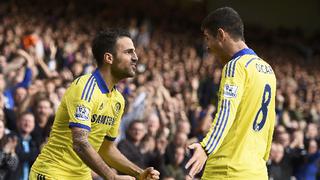 Chelsea mantiene el liderato con golazos de Oscar y Fábregas