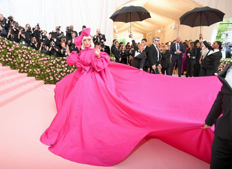 MET Gala así fue la transformación del (extravagante) look de Lady