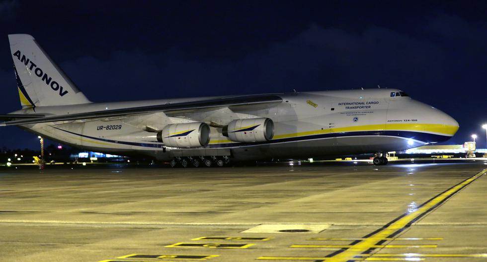 Un avión Antonov similar al que Rusia envió a Estados Unidos con ayuda por el coronavirus. (EFE/EPA/ESTELA SILVA / POOL).