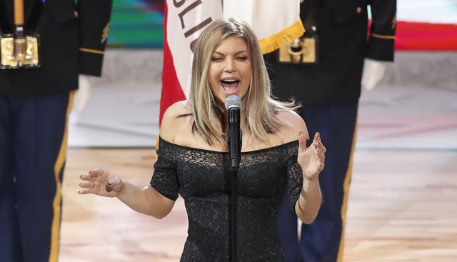 Fergie interpretó el himno de los Estados Unidos en febrero de 2018 y más de uno la criticó, ahora parece que le salió competencia. (Foto: EFE)