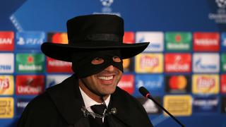 YouTube: técnico que venció a Guardiola se disfrazó del Zorro