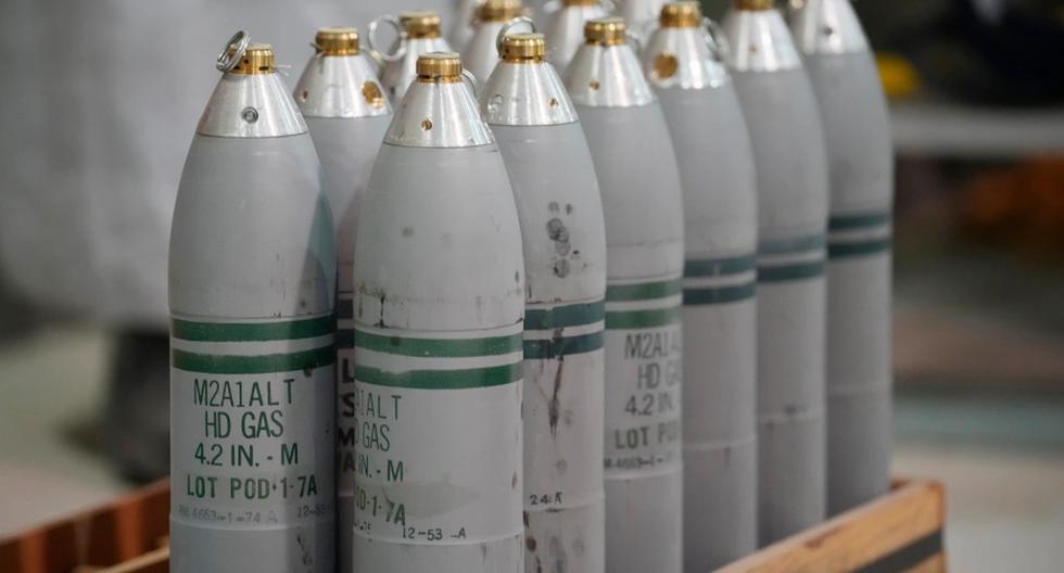 Los botes de gas mostaza, que son parte de las reservas de armas químicas de Estados Unidos, esperan ser destruidos en el depósito químico del Ejército en Colorado, el jueves 8 de junio de 2023 (AP Photo/David Zalubowski).