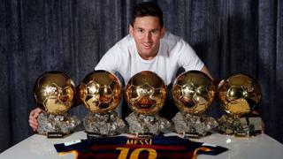 Lionel Messi posó junto a sus cinco Balones de Oro