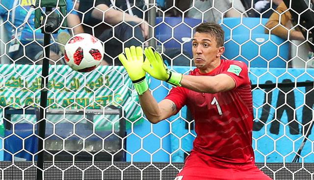 Fernando Muslera protagoniza un grosero error tras remate de Griezmann a los 61 minutos. (Foto: EFE)