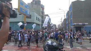 Barristas de Alianza Lima se reunieron en La Victoria para banderazo sin respetar distanciamiento | VIDEO