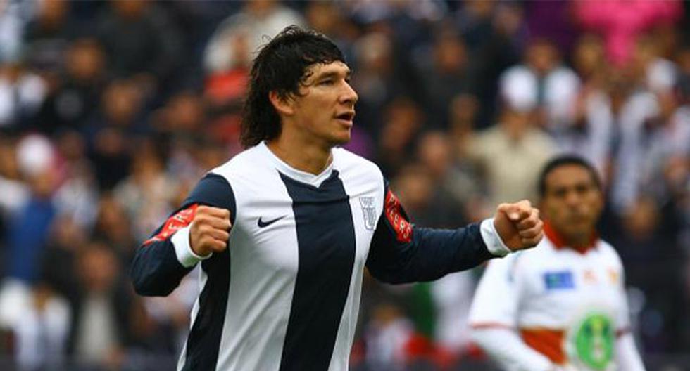 Roberto Ovelar juega para el Junior de Barranquilla y se le ha vinculado nuevamente a Alianza Lima.