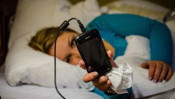 El celular en la cama nos está desvelando