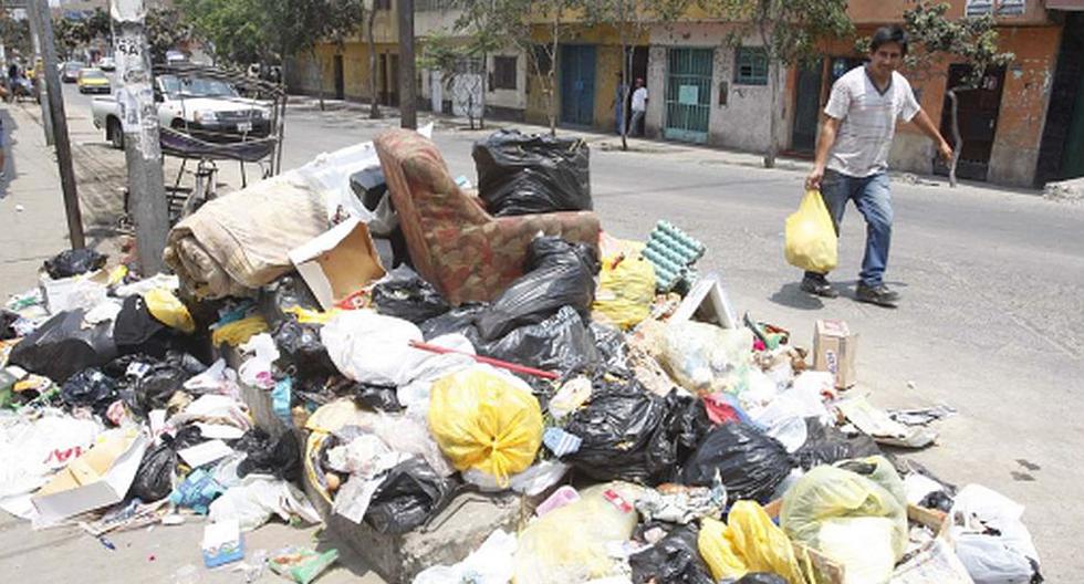 La basura arrojada en calles es uno de los principales contaminantes. Esto pone en riesgo la salud de la población. (Foto: Andina)