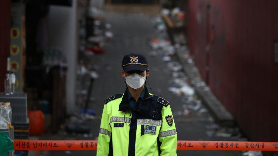 El jefe de la policía de Corea del Sur ha reconocido que la respuesta de emergencia de la policía fue "inadecuada". / GETTY IMAGES
