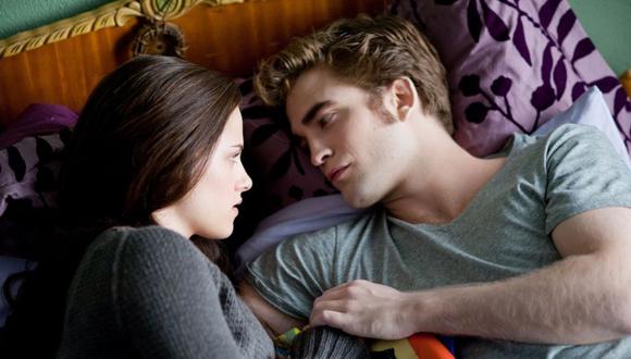 Kristen Stewart en una escena de la taquillera "Crepúsculo"con Robert Pattinson. (Fotos: Archivo El Comercio)