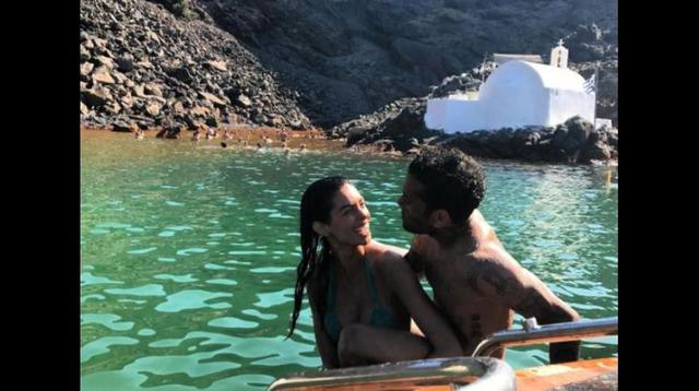 El jugador del Barcelona, Dani Alves, y su novia Joana Sanz.. (Foto: Redes Sociales)