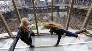 El rostro de la torre Eiffel cambió con su nuevo piso de vidrio