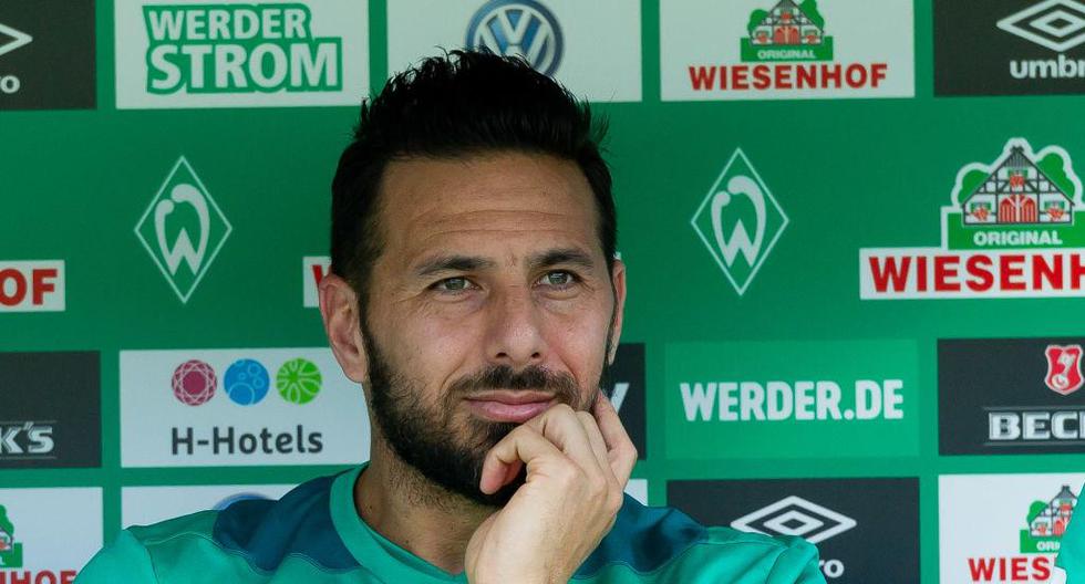 Claudio Pizarro vestirá la camiseta del Werder Bremen por una temporada más. | Foto: Getty