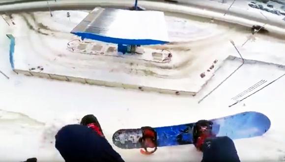 YouTube: De milagro, snowboarder ruso evita una caída mortal. (Foto: Captura)