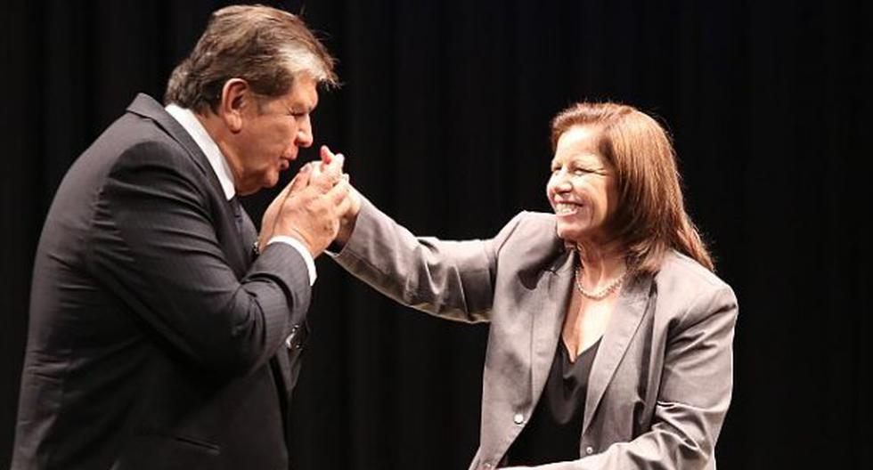 Alan García le echa flores a Lourdes Flores en medio de la campaña de Elecciones 2016. (Foto: Elcomercio.pe)