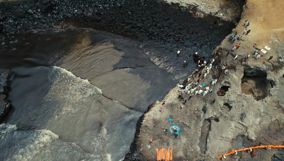 La playa Cavero es una de las más afectadas de Ventanilla por del derrame de la refinería La Pampilla de Repsol | Foto: Carls Mayo / El Comercio