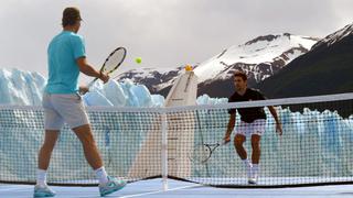 Nadal y Djokovic jugaron un partido de exhibición sobre un barco frente al Perito Moreno [FOTOS]