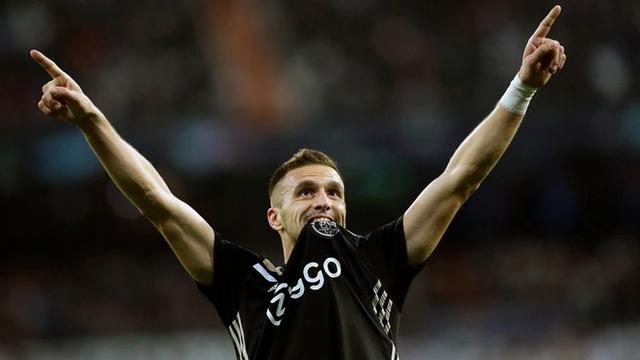 Dušan Tadić, con 30 años de edad, se volvió en pieza fundamental del cuadro holandés. (Foto: AFP).
