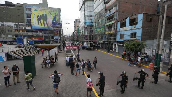 Esta mañana, el emporio comercial de Gamarra reabrió sus puertas tras el cierre temporal por tres días dispuesto por el alcalde George Forsyth, de la Municipalidad de La Victoria. (Alonso Chero / El Comercio)