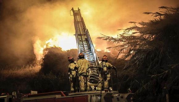Incendio forestal fue controlado por lo más de 10 unidades de bomberos. (Foto: Joel Alonzo/ @photo.gec)