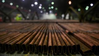 Excedentes de cobre podrían apagar el fuego de los precios del metal rojo
